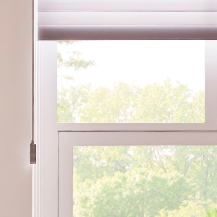 Color: Platinum - Featuring a motorized wand.