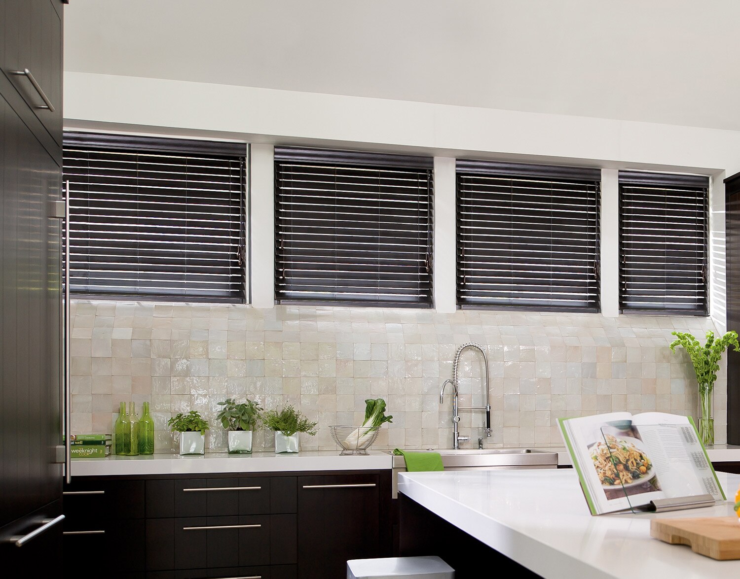 LEVOLOR 2-in White Faux Wood Blinds 60-in Act 59.5-in x 64-in HOTT DEALS 183273 