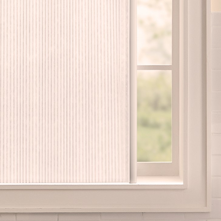 Color: Igloo C5900; Rail Color: White Satin