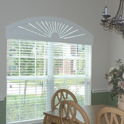Eyebrow clearance arch window