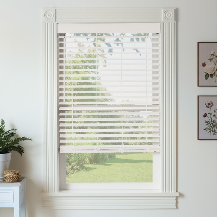 Color: White; Fold Style: 2.5" Slats; Lift: Cordless
