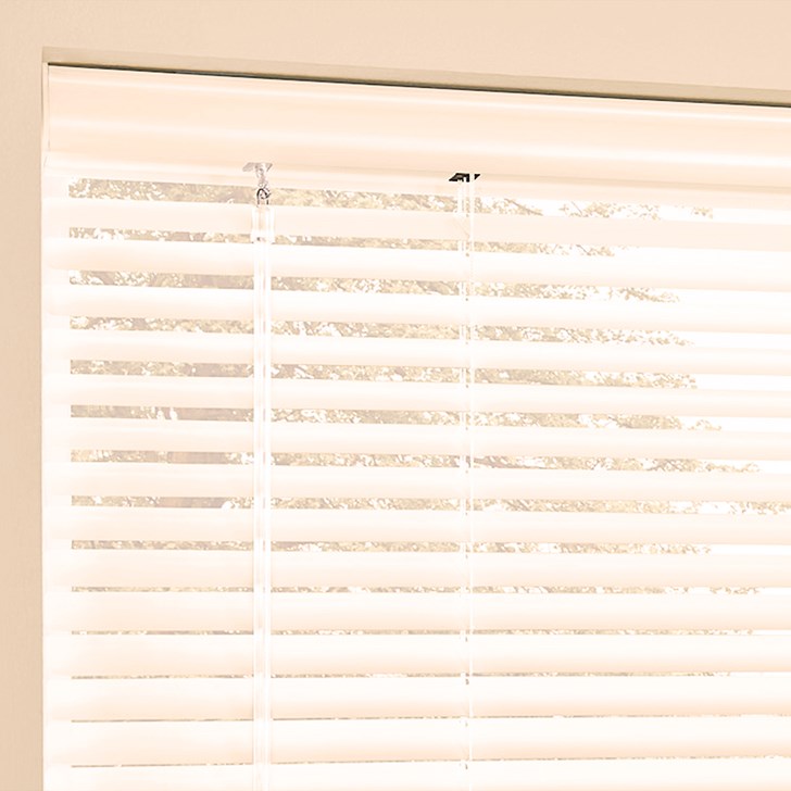 Bali Classics Aluminum  Horizontal Blinds with Cordless Lift/Wand Tilt: Alabaster 112
