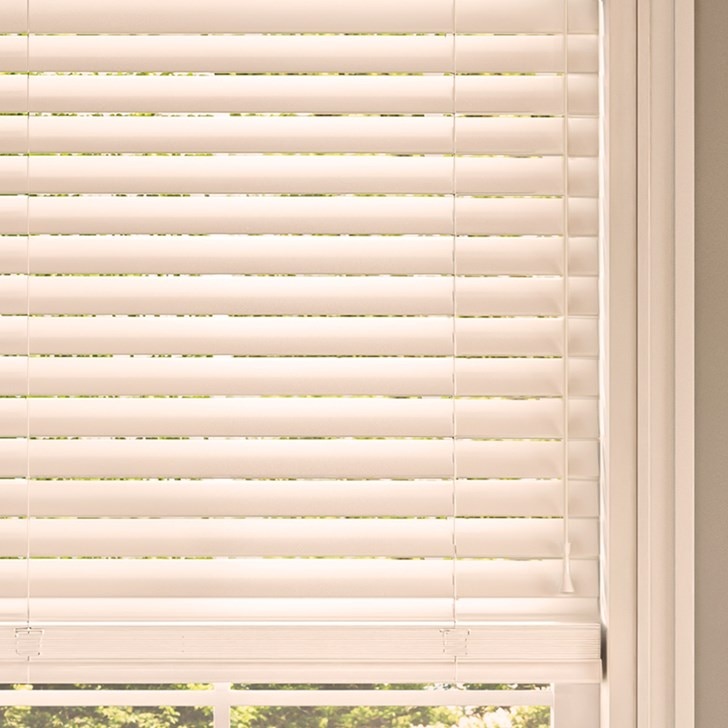 Color: True White 196; Lift: Cordless; Valance: 3 Inch Traditional