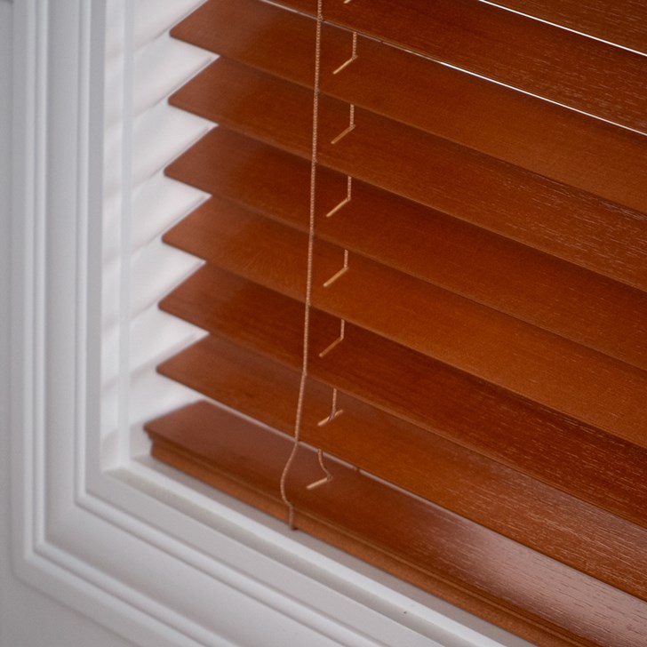 Color: Sienna Chestnut 7409